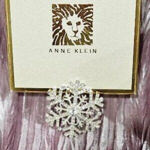 New ANNE KLEIN CRYSTAL SILVER SNOWFLAKE PIN BROOCH  WHITE WINTER CHRISTMAS GIFT